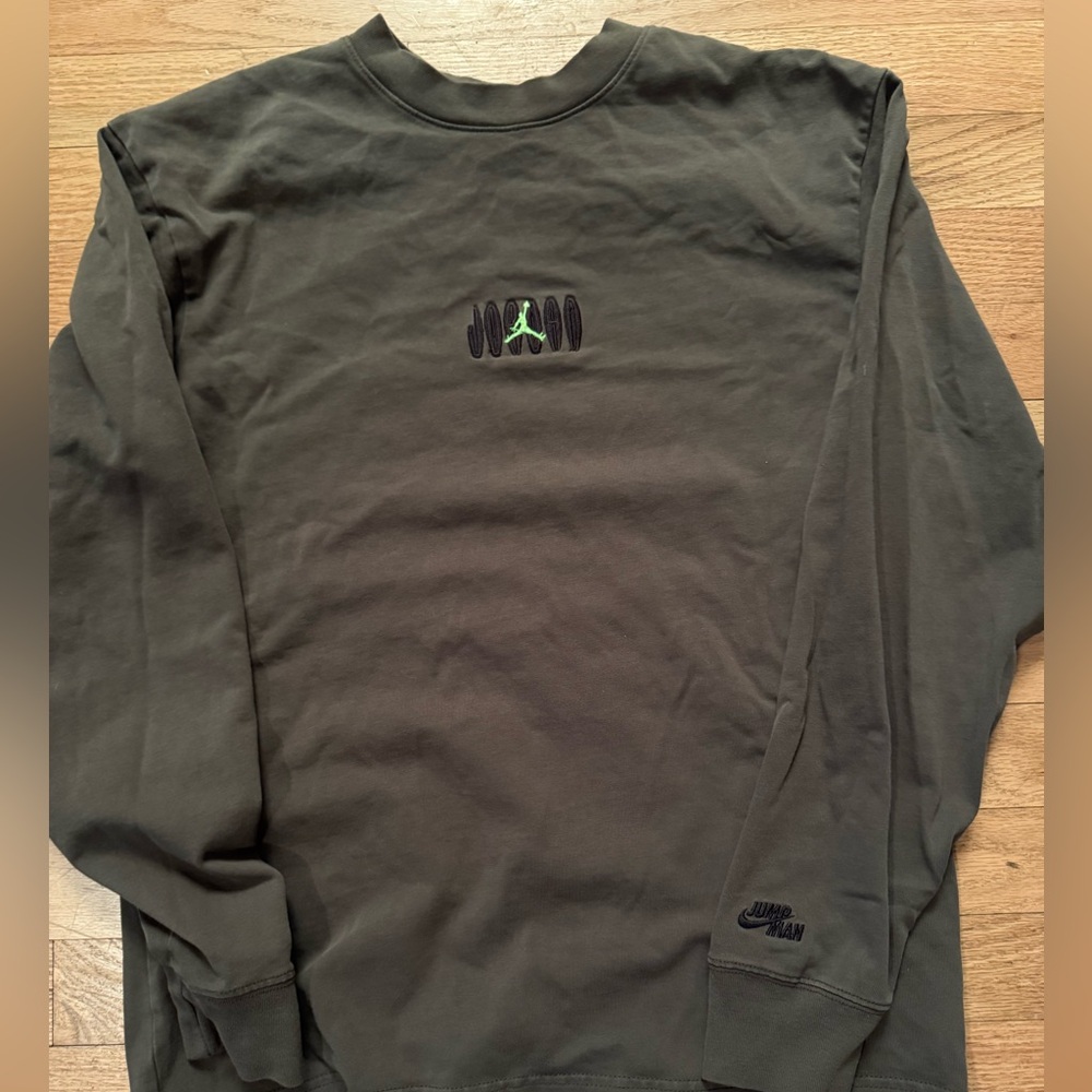 Air Jordan olive green, long sleeve size small